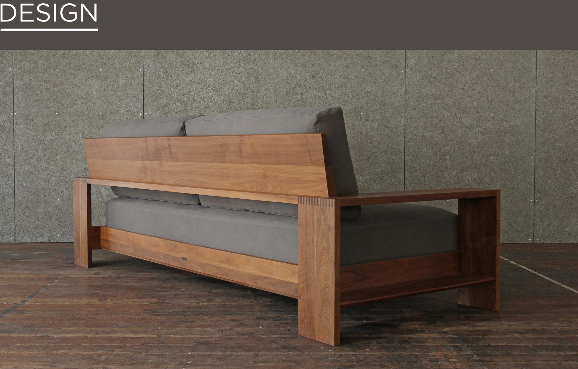 福岡で製作された手作りの木工ソファ。天然木を贅沢に使ったボリュームのあるデザインです。生地は帆布などから選べます。